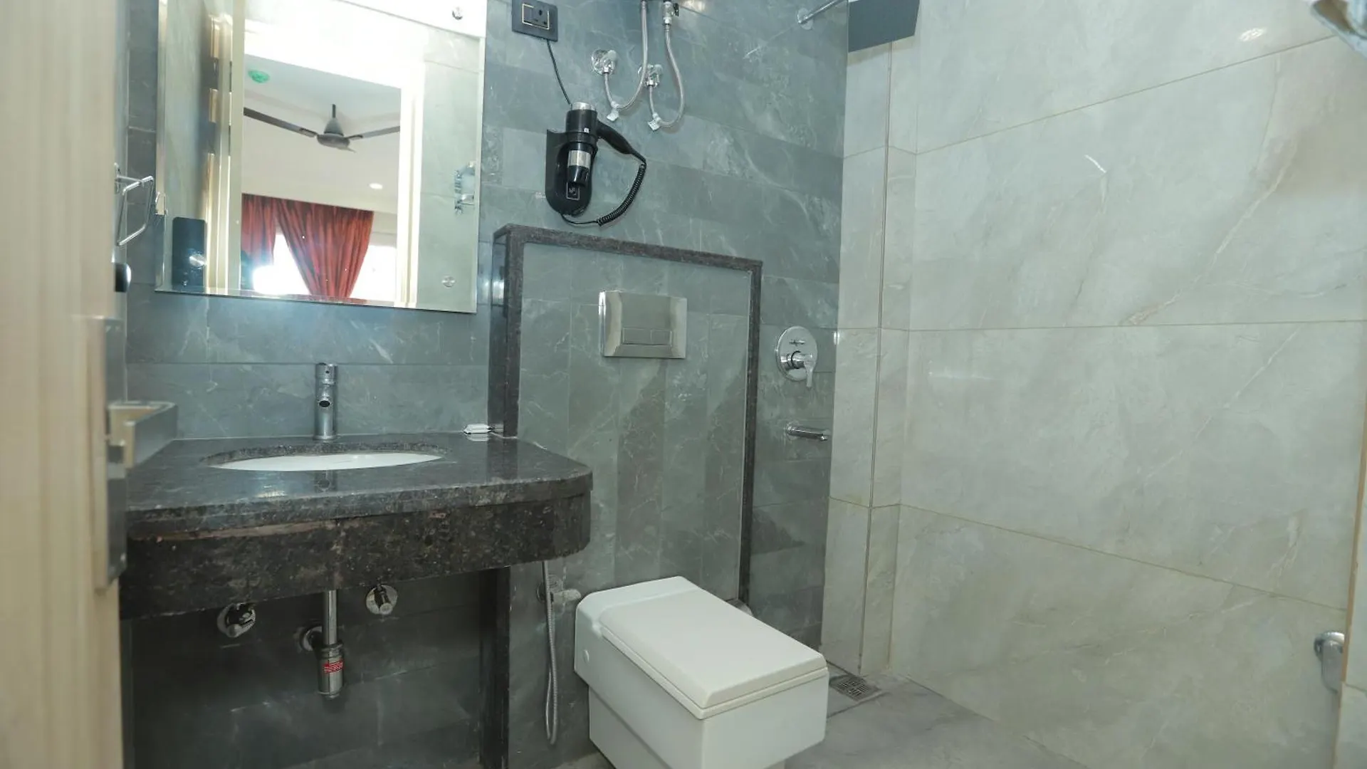 ***  Hotel Green Palace-Near Delhi Airport Нью-Дели Индия