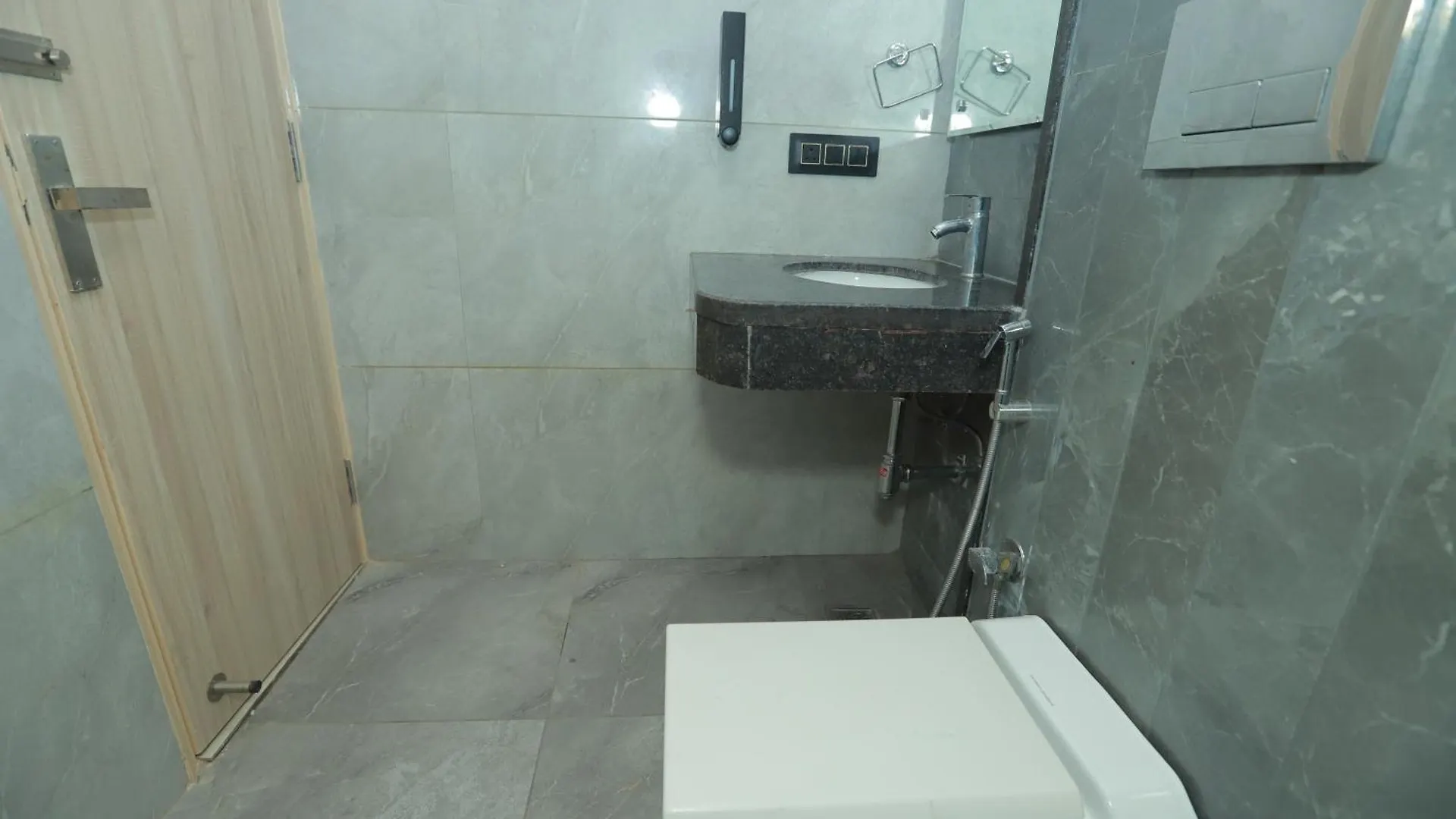 Hotel Green Palace-Near Delhi Airport Нью-Дели