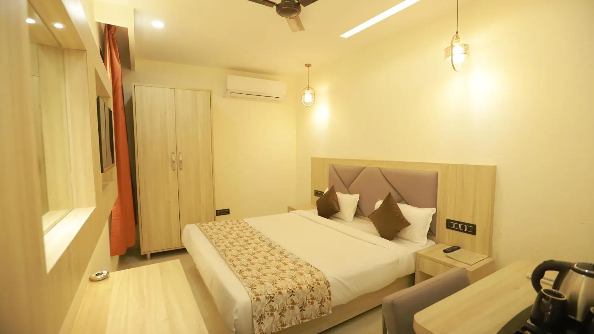 Hotel Green Palace-Near Delhi Airport Нью-Дели
