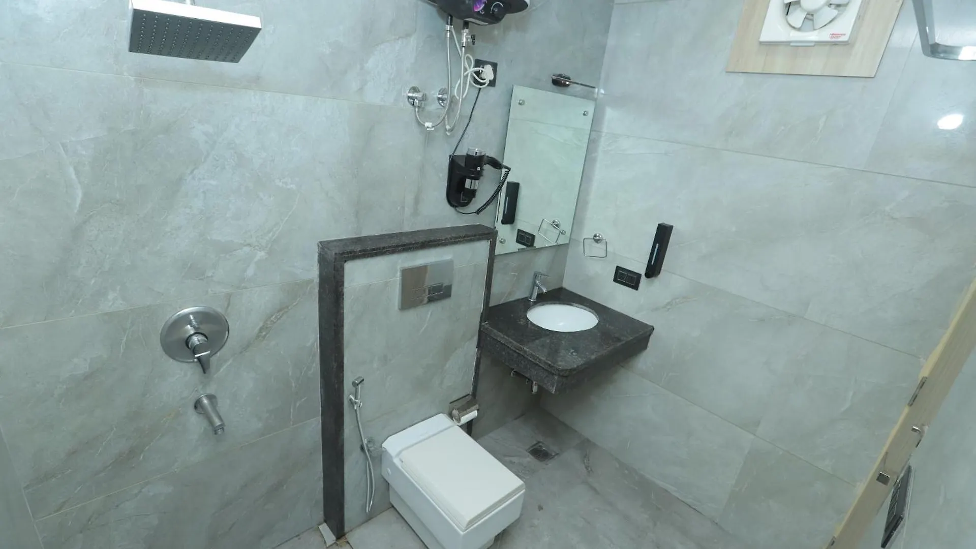 Hotel Green Palace-Near Delhi Airport ニューデリー