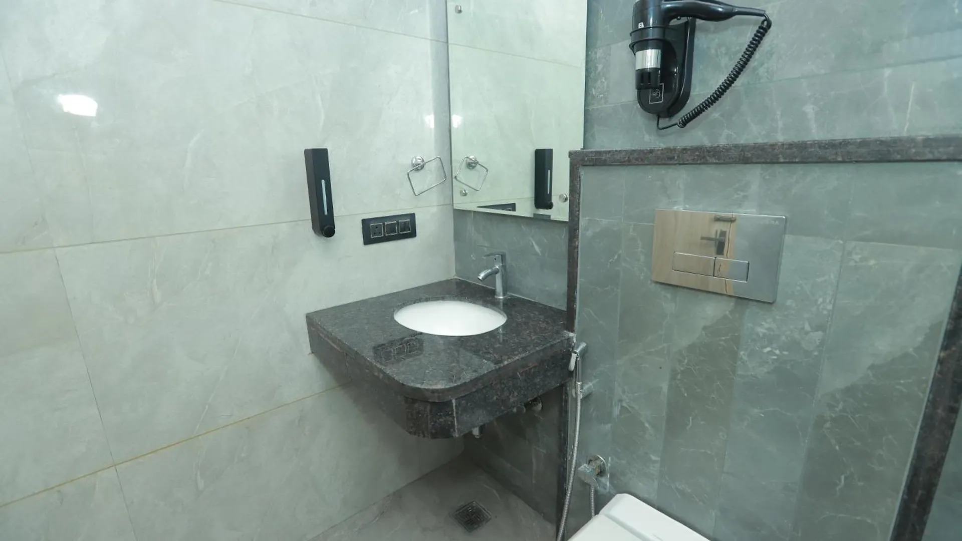 Hotel Green Palace-Near Delhi Airport ニューデリー インド