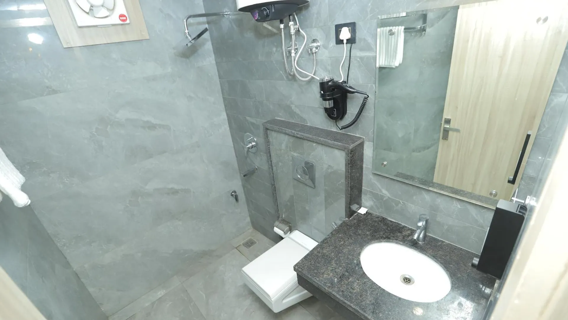 Hotel Green Palace-Near Delhi Airport ニューデリー