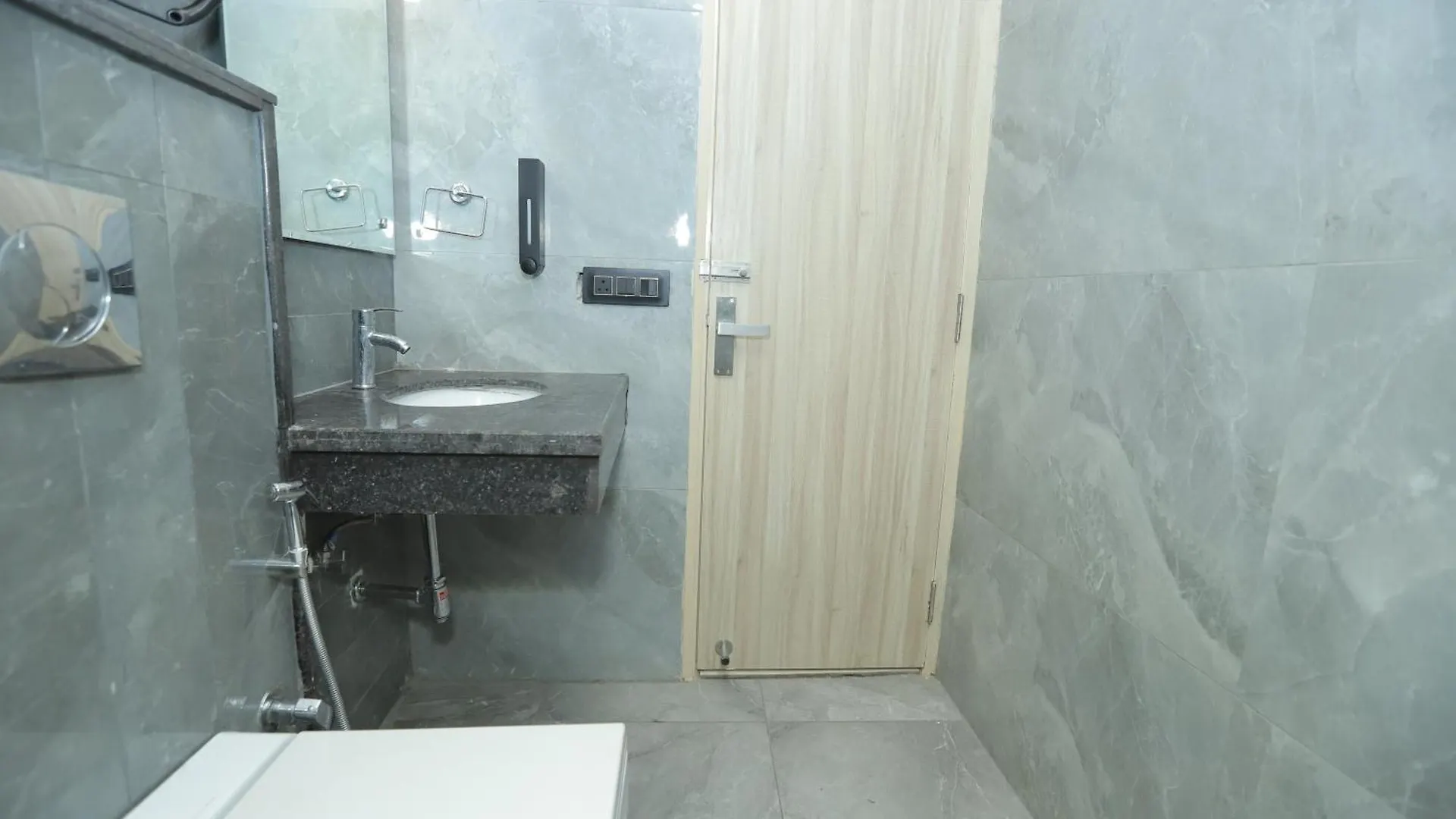 Hotel Green Palace-Near Delhi Airport ニューデリー