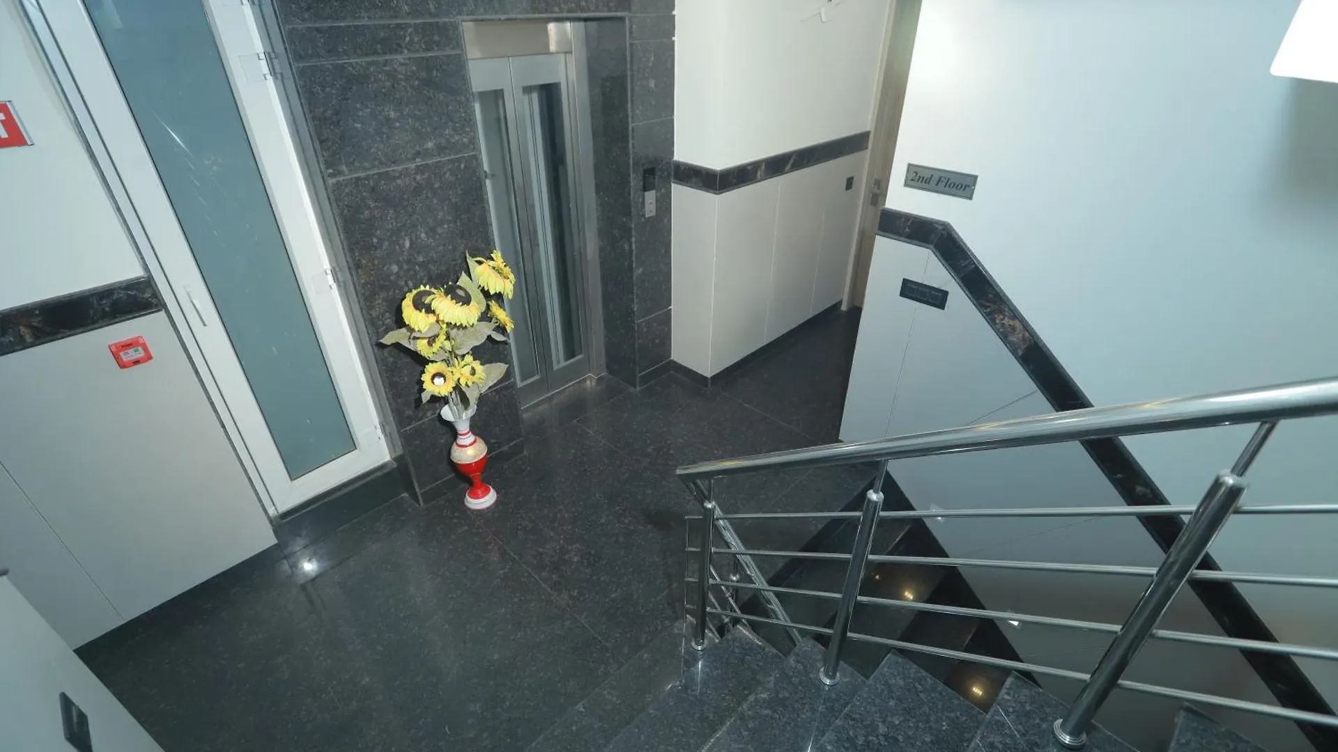 ***  Hotel Green Palace-Near Delhi Airport ニューデリー インド